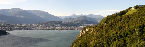 Lugano i jezioro na włoskiej części Szwajcarii — Zdjęcie stockowe