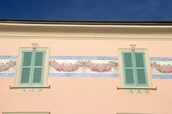 Detalhe de uma casa em Campione d 'Italia no lago lugano — Fotografia de Stock