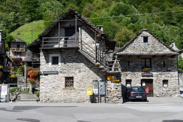 Het landelijke dorp van sonogno op verzasca vallei — Stockfoto