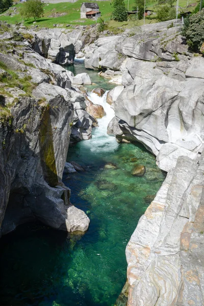 De rivier verzasca op lavertezzo op verzasca vallei — Stockfoto