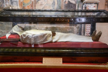 heremit gövdesi alberto besozzi