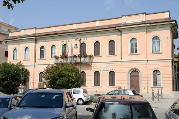 Belediye Binası Angera lake maggiore üzerinde — Stok fotoğraf