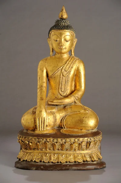 Birmese standbeeld van Boeddha — Stockfoto