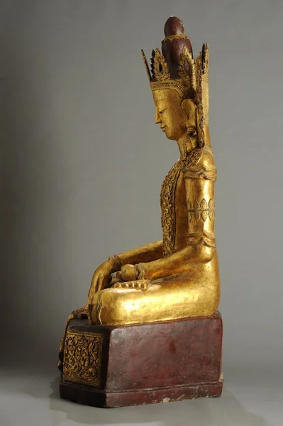 Burmese statue of Buddha — Stock Photo, Image