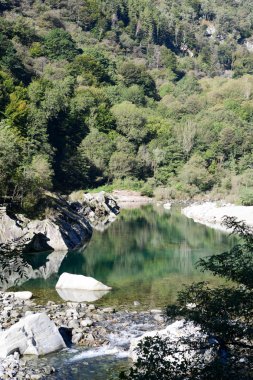 nehir maggia maggia Vadisi üzerinde