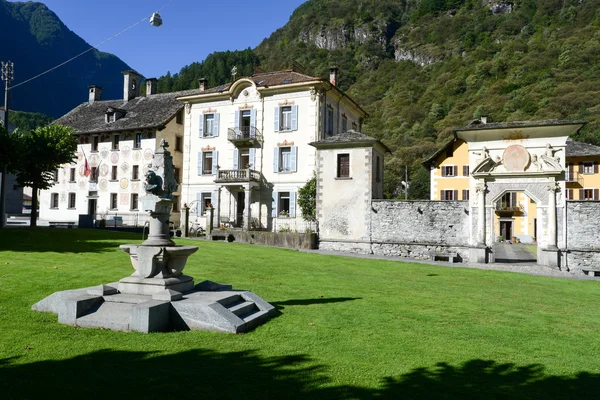 L'antico borgo di Cevio sulla valle di Maggia — Foto Stock