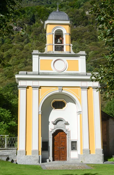 La capilla de Cevio en el valle de Maggia — Foto de Stock