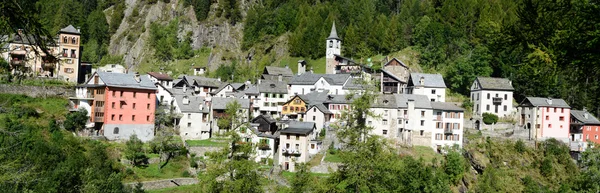 A antiga aldeia de Fusio no vale de Maggia — Fotografia de Stock