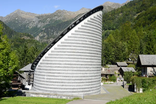 Iglesia de Mogno en Maggia velley, Suiza — Foto de Stock