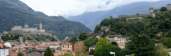 Forten av Castelgranden och Montebello på Bellinzona — Stockfoto