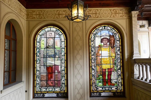 Windows на палац з підзвітними Беллінцони — стокове фото