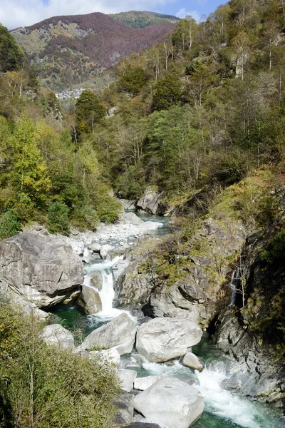 Río en el valle del Vergeletto —  Fotos de Stock