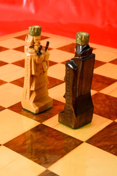 Schackbräde med två kungar — Stockfoto