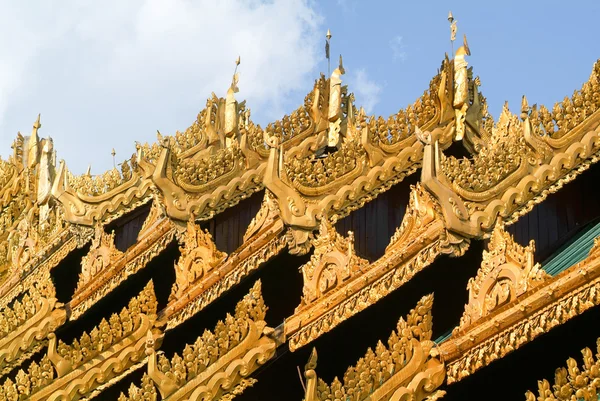 Telhados dourados do Pagode Shwedagon em Rangum — Fotografia de Stock