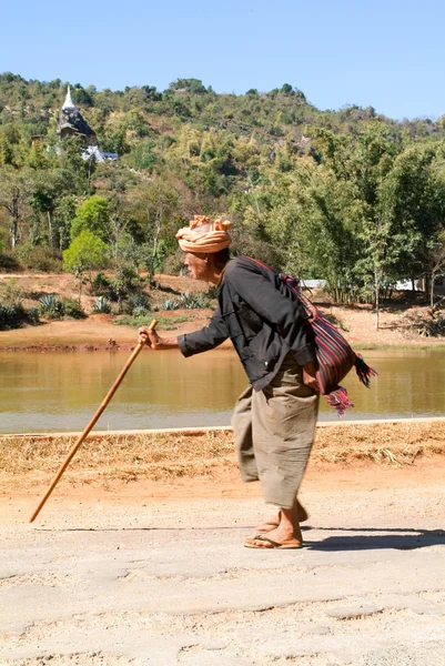 Man walking with a stick in the countryside of Pindaya — Stock Photo, Image