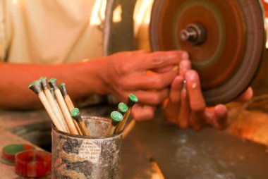 Mandalina fabrika yarı değerli taşların işlenmesi insanlar