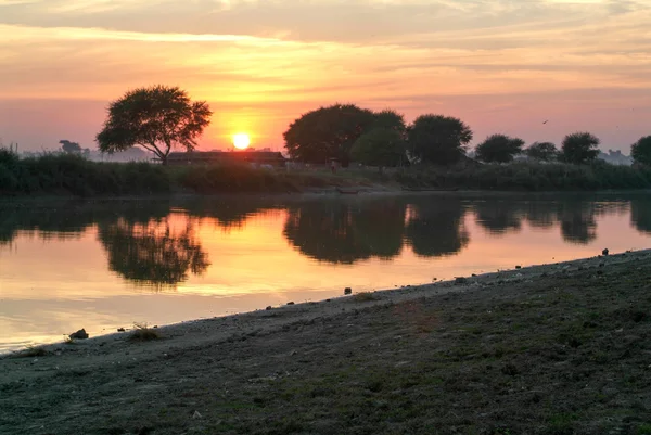 Západ slunce na řece Ayeyarwady — Stock fotografie