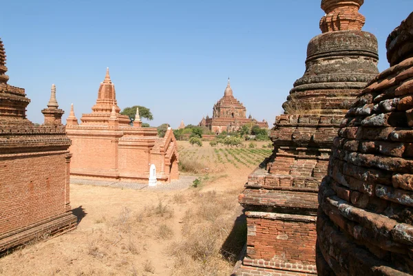 Htilominlo temple at the archaeological site of Bagan — Stock Photo, Image