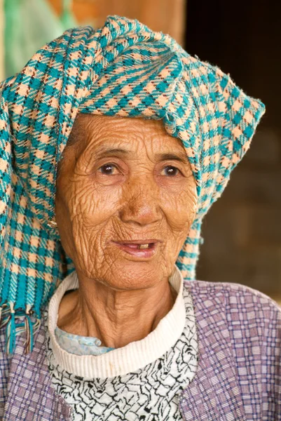 Portrait of an old woman — Stock Photo, Image