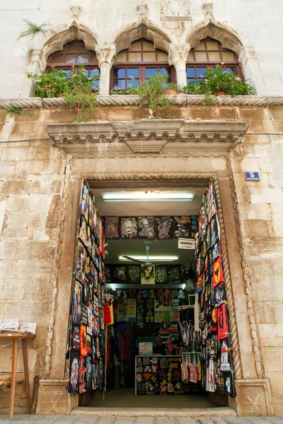 Tienda de recuerdos en Porec en Croacia — Foto de Stock