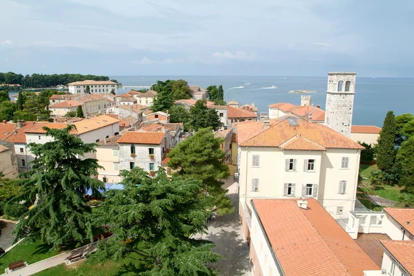 Luchtfoto uitzicht over de daken van Porec — Stockfoto