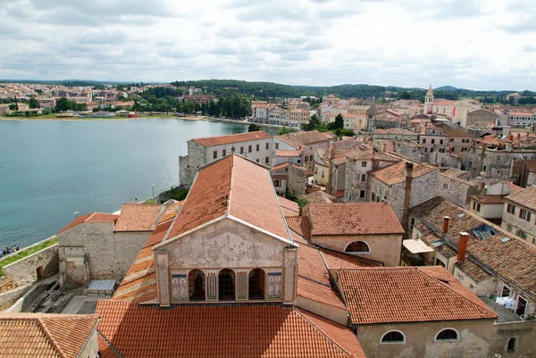 Luftaufnahme über den Dächern von Porec — Stockfoto