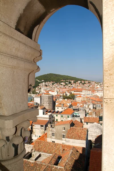 Uitzicht vanaf de klokkentoren van San Doimo kathedraal in Split — Stockfoto