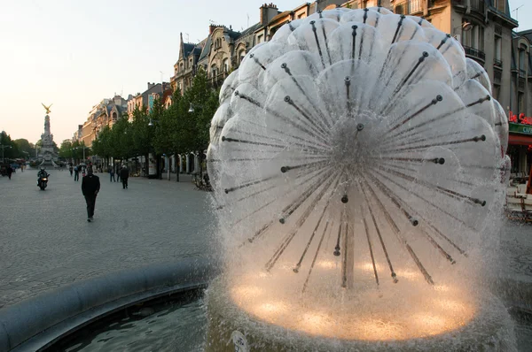 A fonte no centro de Reims — Fotografia de Stock