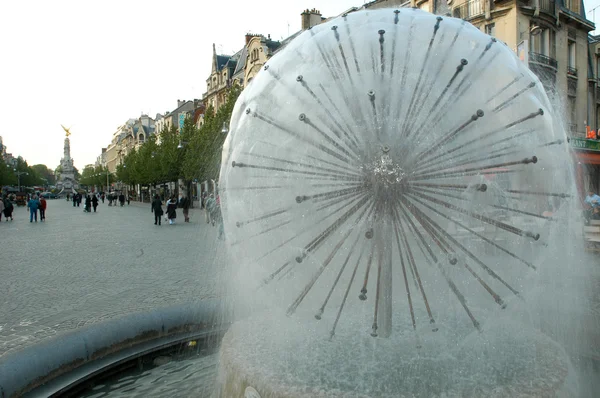 A fonte no centro de Reims — Fotografia de Stock