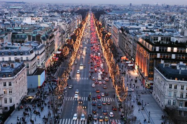 Solnedgång på Champ Elysee på Paris — Stockfoto