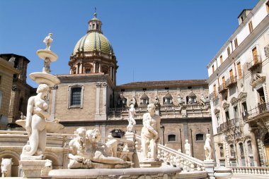 Çeşme scultures Palermo'da bir Pretoria kare ile