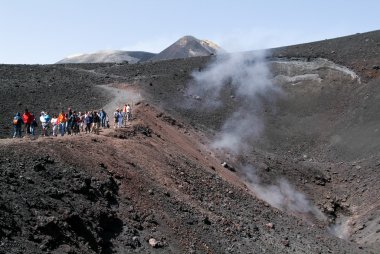 Etna Dağı Sicilya Adası hiking insanlar
