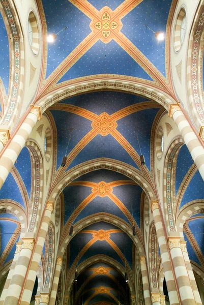 Интерьер собора Сан-Лоренцо — стоковое фото