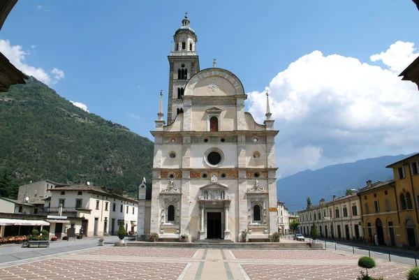 Basiliek van Madonna op Tirano — Stockfoto