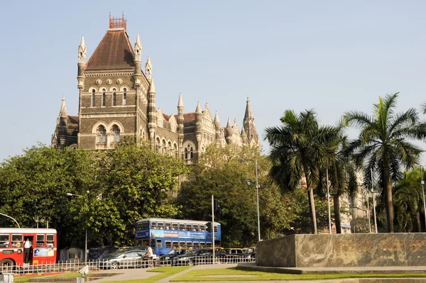 Colonial Oriental Building on famous square in Mumbai — Stock Photo, Image