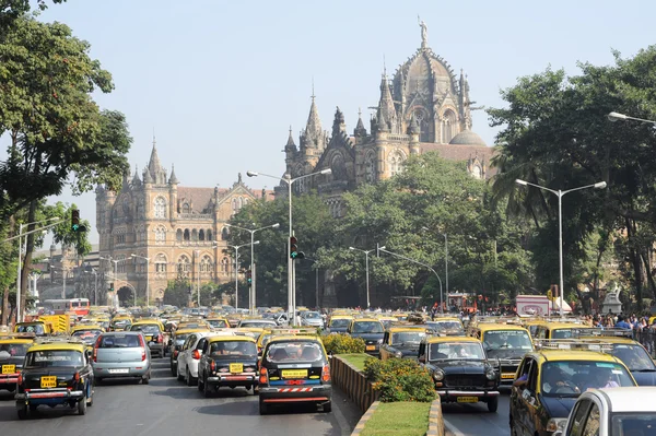 Chhatrapati Shivaji τέρμα στο παρελθόν Βικτώρια σταθμός στο Mumbai — Φωτογραφία Αρχείου