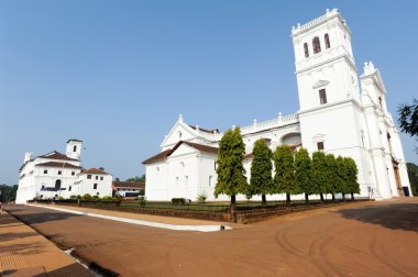Manastır, Kilise St Francis Assiisi ve eski Se Cathedral