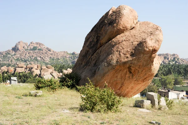 Paisaje con formación de montaña única en Hampi —  Fotos de Stock