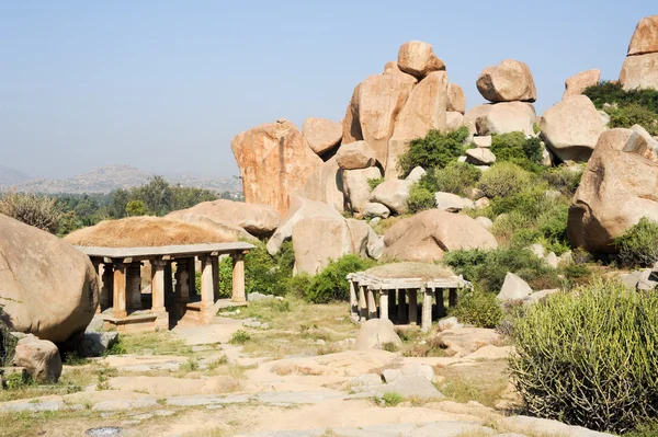 Paisaje con formación de montaña única en Hampi — Foto de Stock