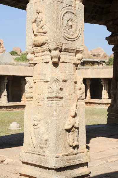 Стародавній барельєф індуїстських божеств — стокове фото