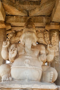 Hampi antik tapınak Ganesh heykeli