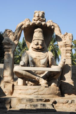 Lakshmi Narasimha Türkiye üzerinde Hampi adlı heykeli