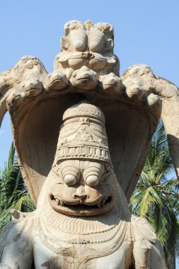 Lakshmi Narasimha Türkiye üzerinde Hampi adlı heykeli