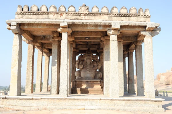 Statua Ganesh nell'antico tempio di Hampi — Foto Stock