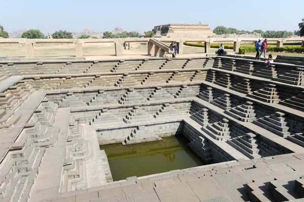 Water tank of Royal Enclosure temple at Hampi — Stock Photo, Image