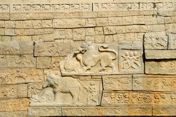 Basrelief obra de arte do templo Royal Enclosure em Hampi — Fotografia de Stock