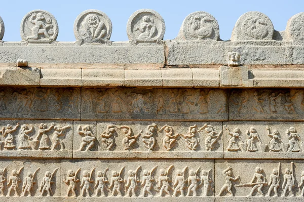 Basrelief έργα τέχνης του ναού Rama Χαζάρα στο Hampi — Φωτογραφία Αρχείου