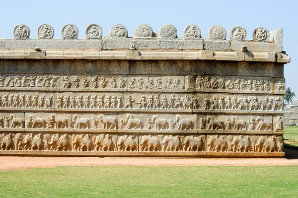 Basrelief έργα τέχνης του ναού Rama Χαζάρα στο Hampi — Φωτογραφία Αρχείου