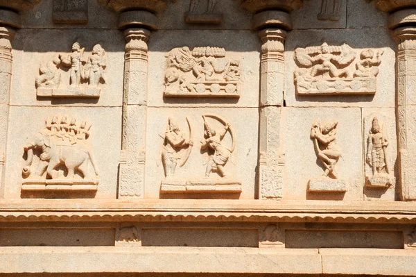 Basrelief-Kunstwerke des hazara rama Tempels in Hampi — Stockfoto