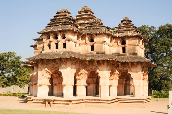 Lotus Mahal palácio ruínas do Centro Real em Hampi — Fotografia de Stock